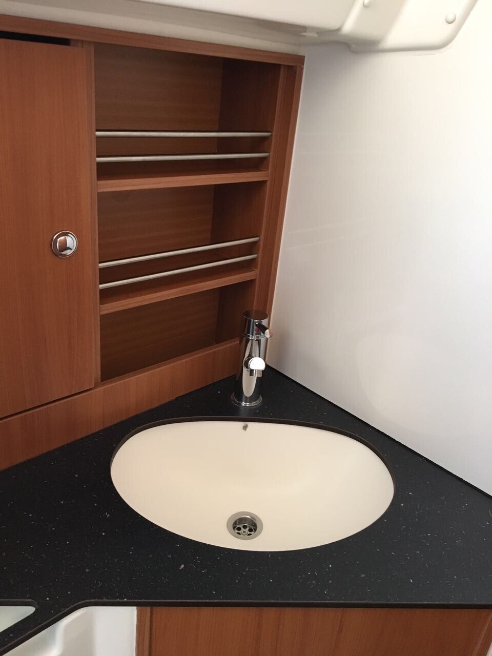 Bavaria Cruiser 32, Nici