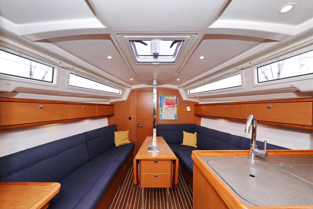 Bavaria Cruiser 33, Homeoffice