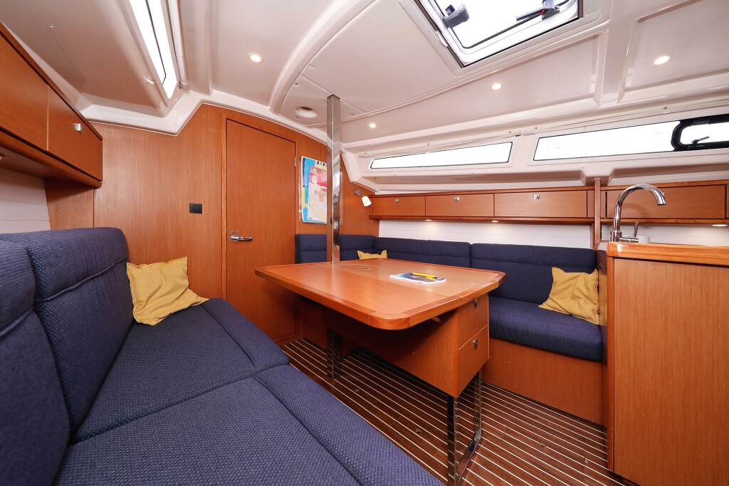 Bavaria Cruiser 33, Homeoffice