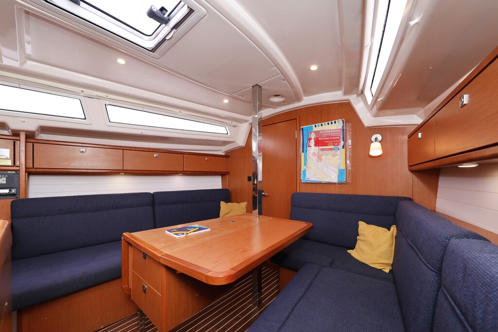Bavaria Cruiser 33, Homeoffice