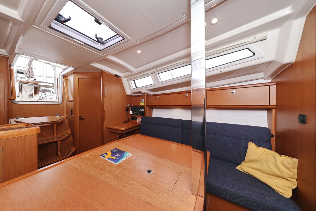 Bavaria Cruiser 33, Homeoffice