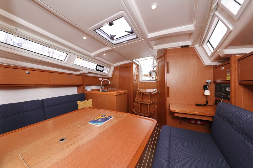 Bavaria Cruiser 33, Homeoffice