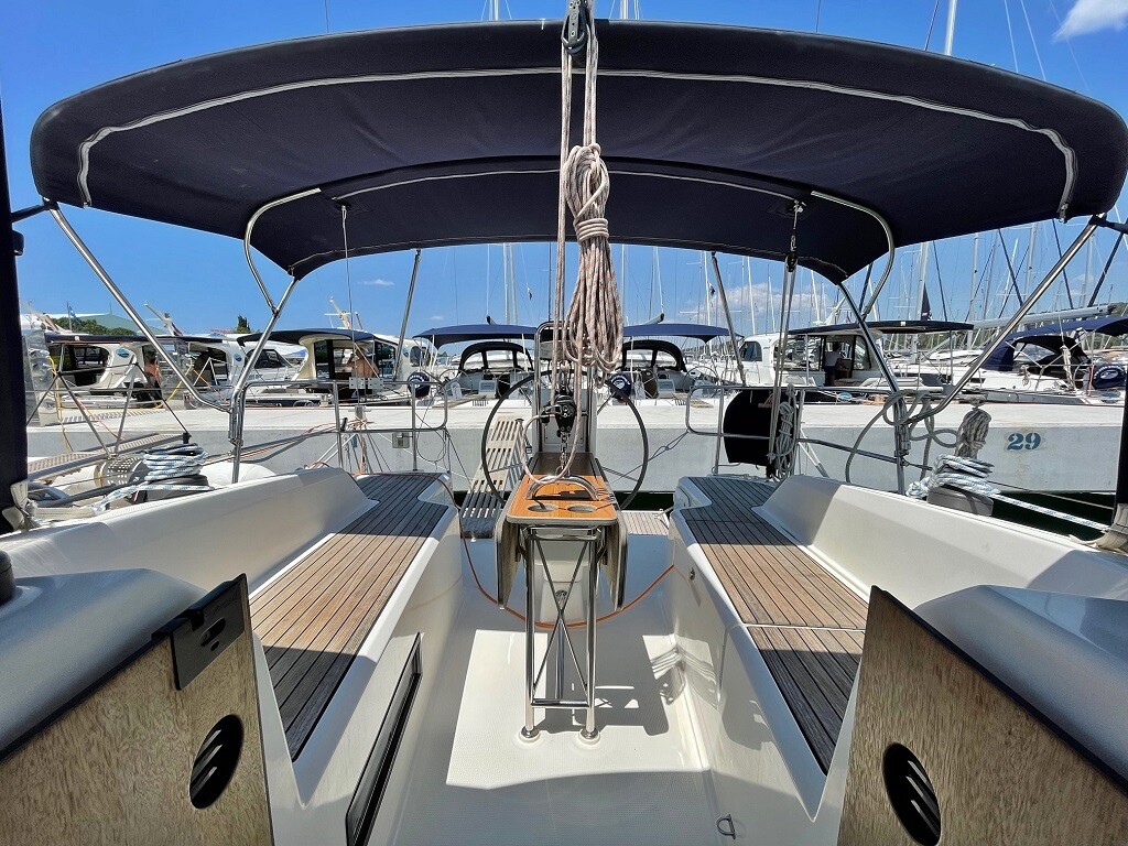 Bavaria Cruiser 33, Chiara