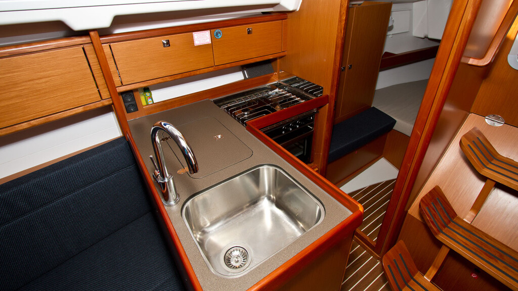 Bavaria Cruiser 34, Artina