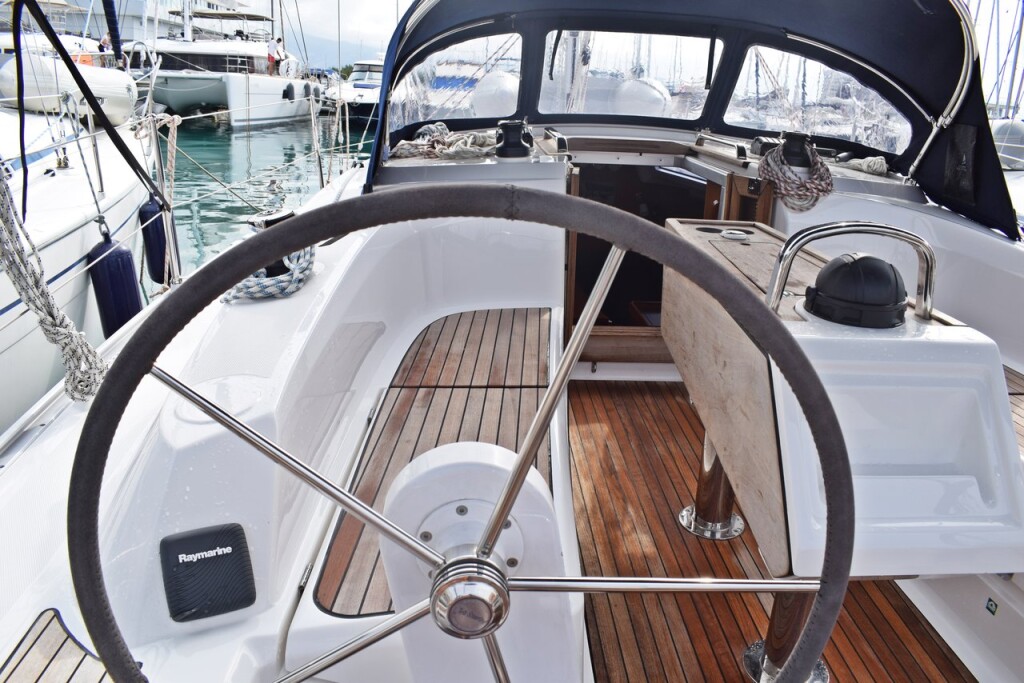 Bavaria Cruiser 34, Studena