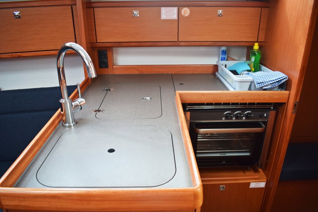 Bavaria Cruiser 34, Studena