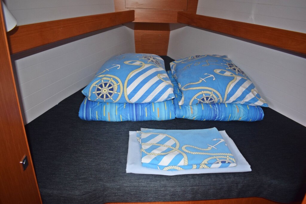 Bavaria Cruiser 34, Studena