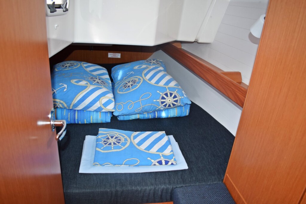 Bavaria Cruiser 34, Studena