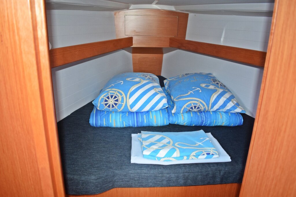 Bavaria Cruiser 34, Studena