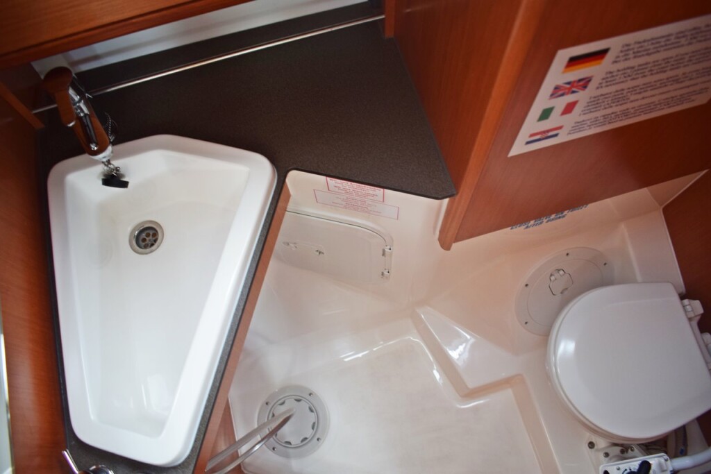 Bavaria Cruiser 34, Studena