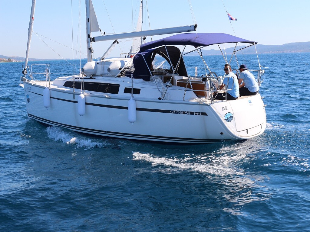 Bavaria Cruiser 34, Bella