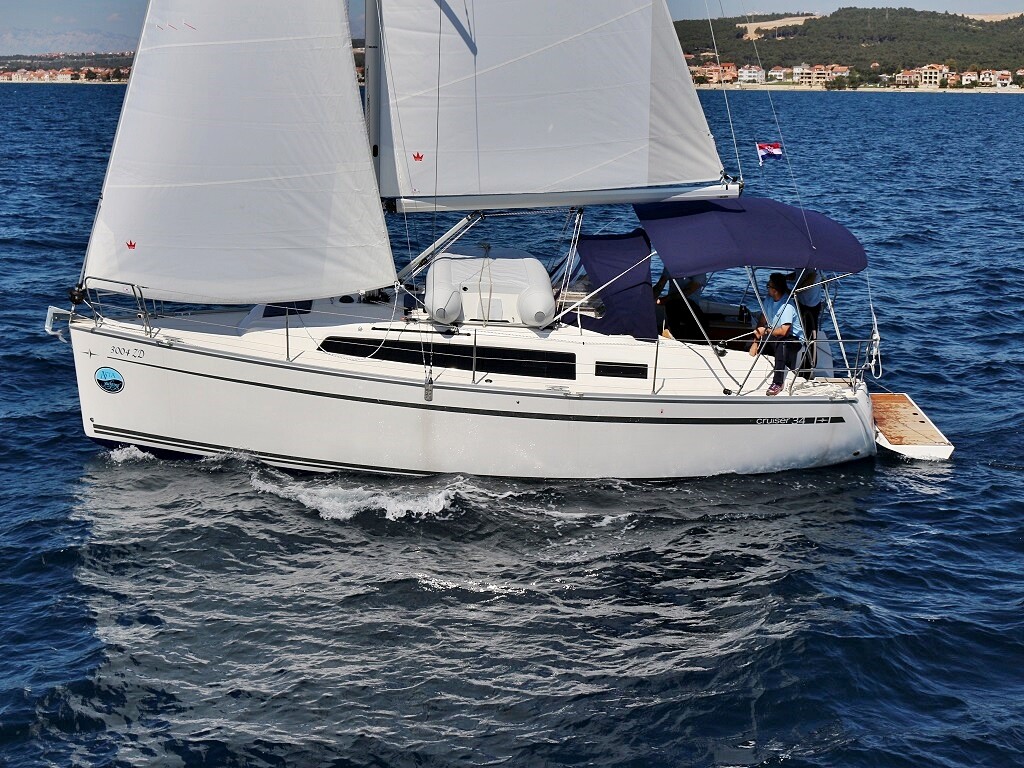 Bavaria Cruiser 34, Vita