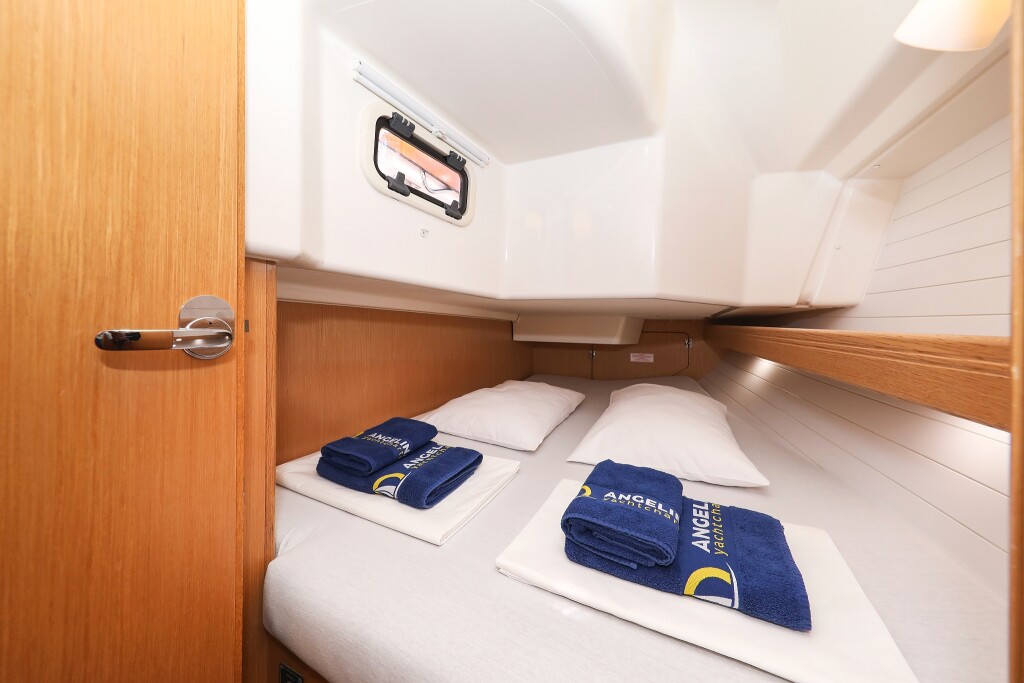 Bavaria Cruiser 34, Lady One