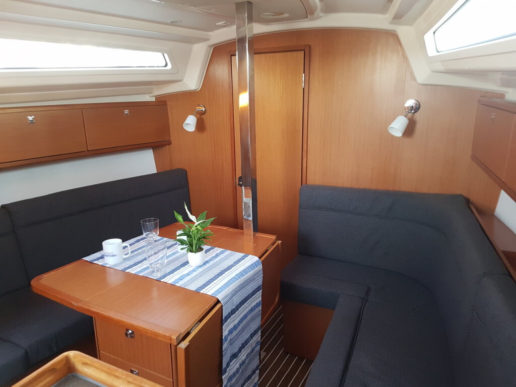 Bavaria Cruiser 34, Theia
