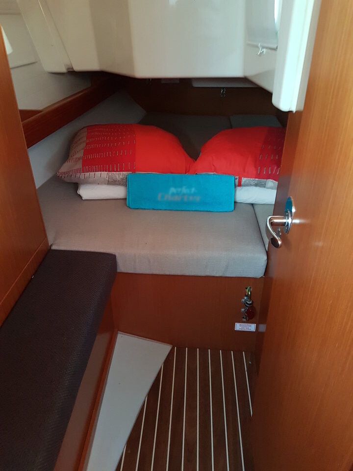 Bavaria Cruiser 34, Theia