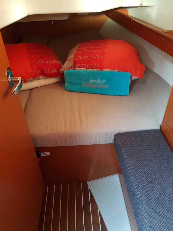 Bavaria Cruiser 34, Theia