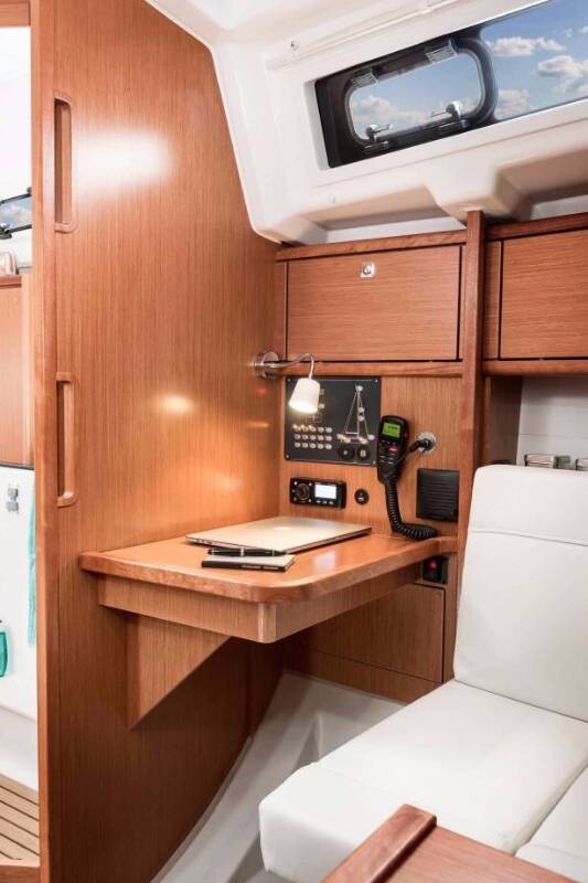 Bavaria Cruiser 34, Adria Tina