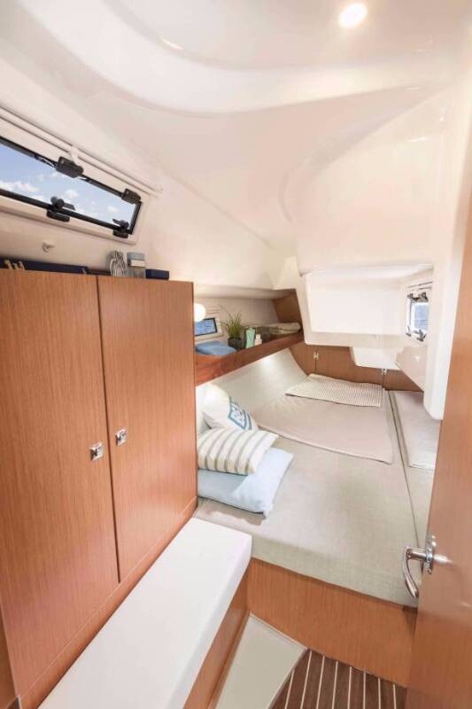 Bavaria Cruiser 34, Adria Tina