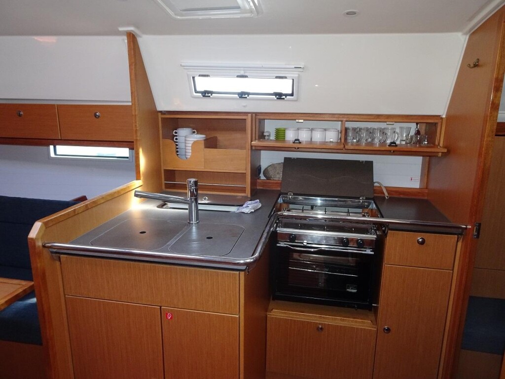 Bavaria Cruiser 36, Adora