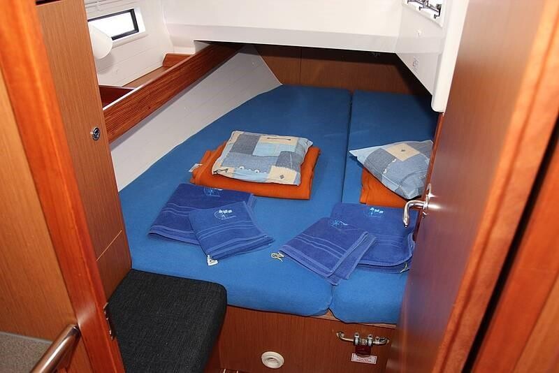 Bavaria Cruiser 36, Adora