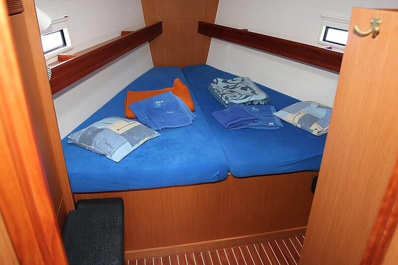 Bavaria Cruiser 36, Adora