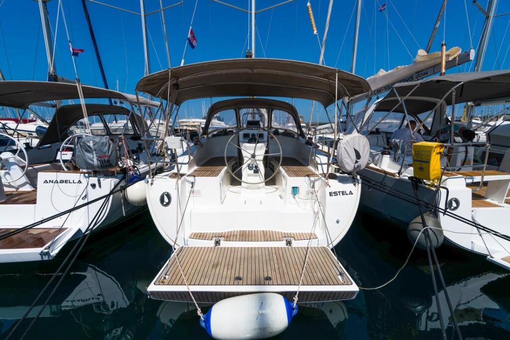 Bavaria Cruiser 36, Estela