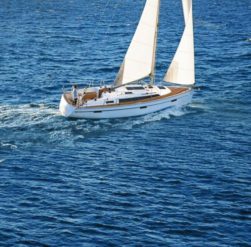 Bavaria Cruiser 37, Atena