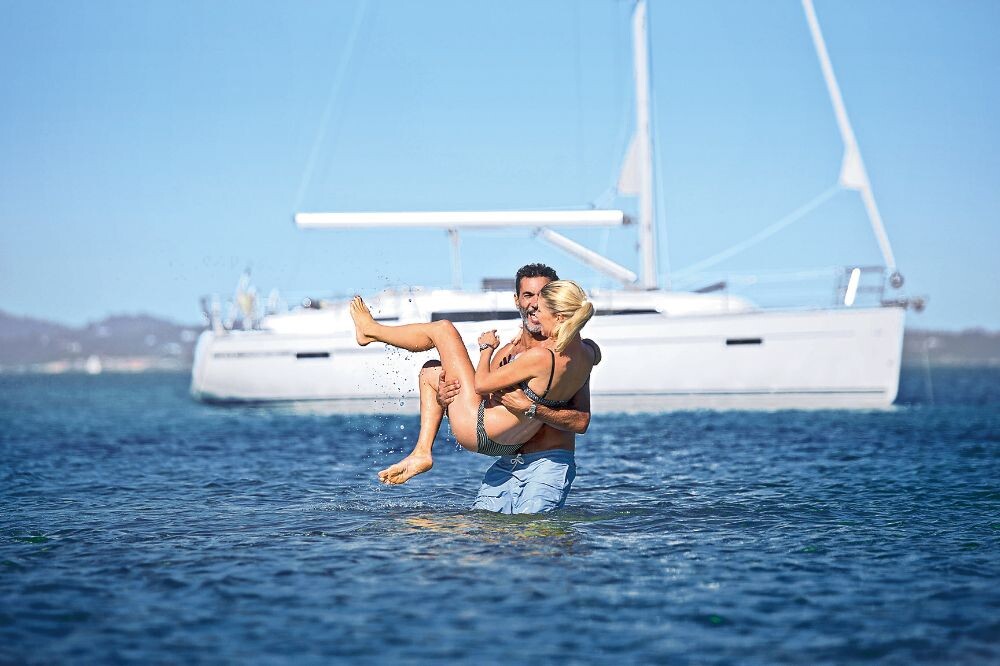 Bavaria Cruiser 37, Atena