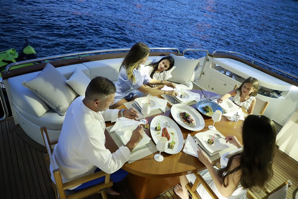 Deauville 760, Lukas