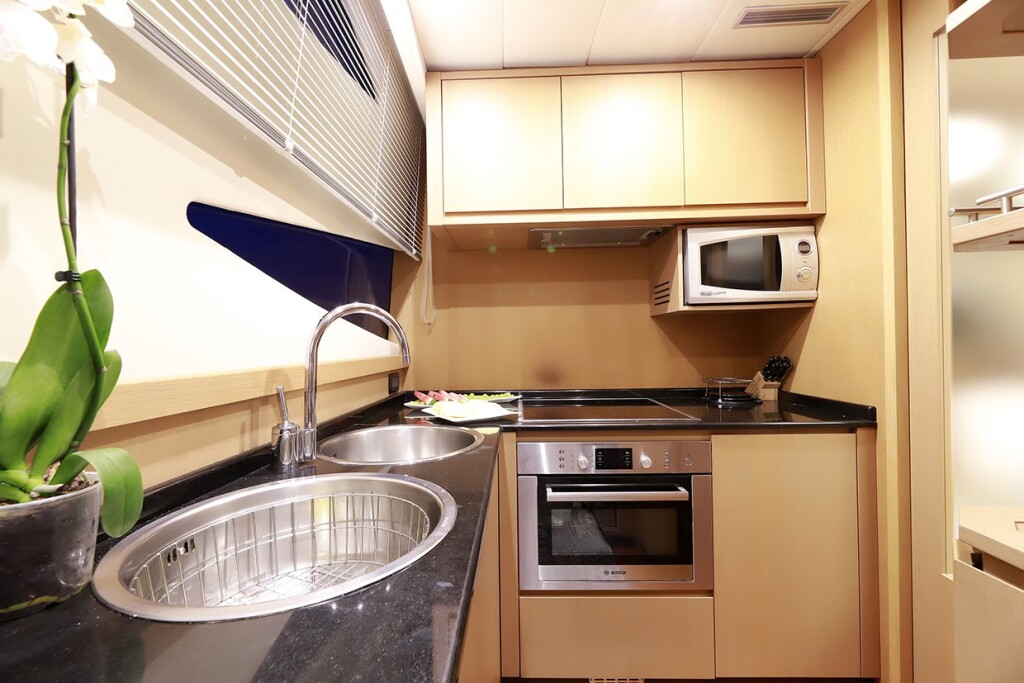 Deauville 760, Lukas