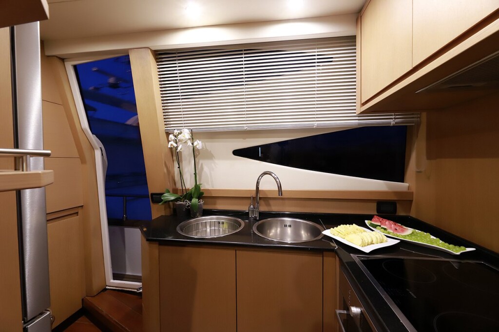 Deauville 760, Lukas