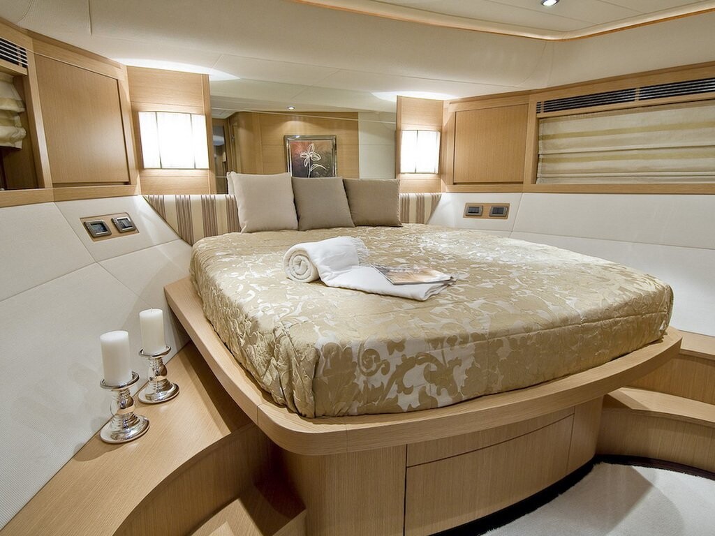 Deauville 760, Lukas