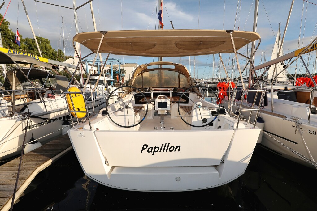 Dufour 350 GL, Papillon