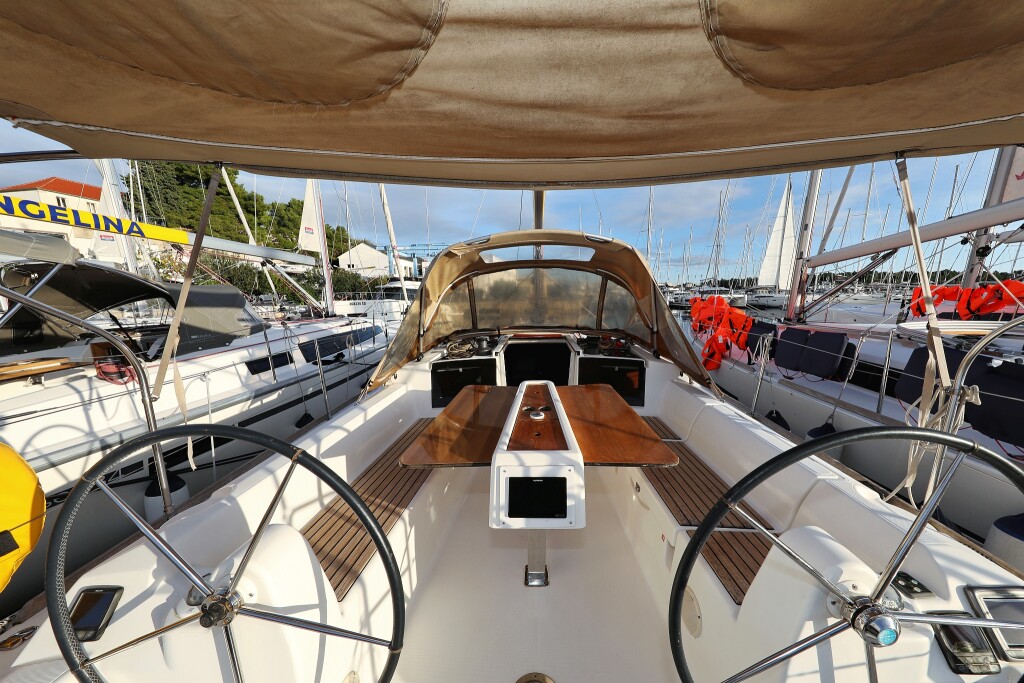 Dufour 350 GL, Papillon