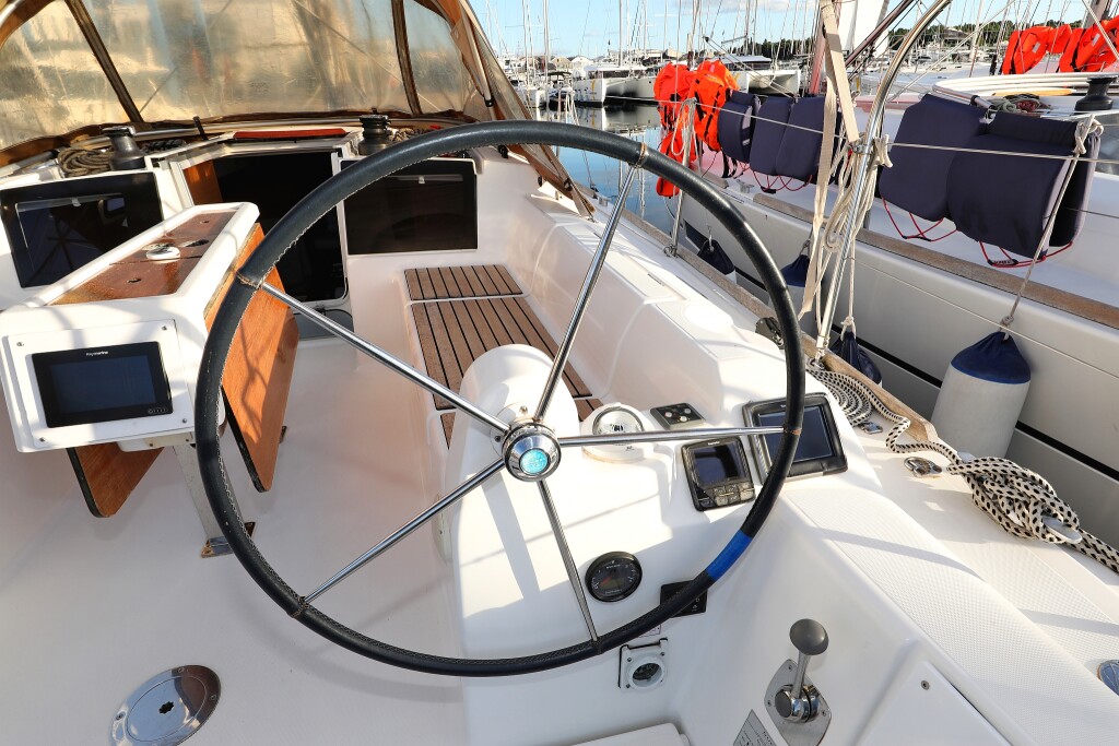 Dufour 350 GL, Papillon