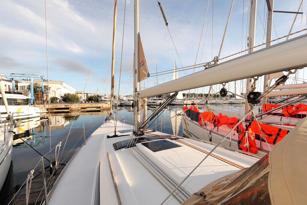 Dufour 350 GL, Papillon