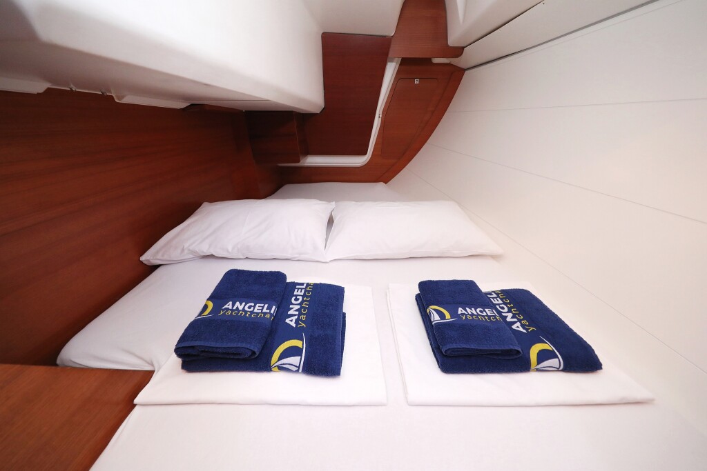 Dufour 350 GL, Papillon