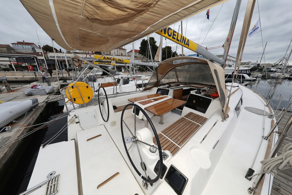 Dufour 350 GL, Feniks