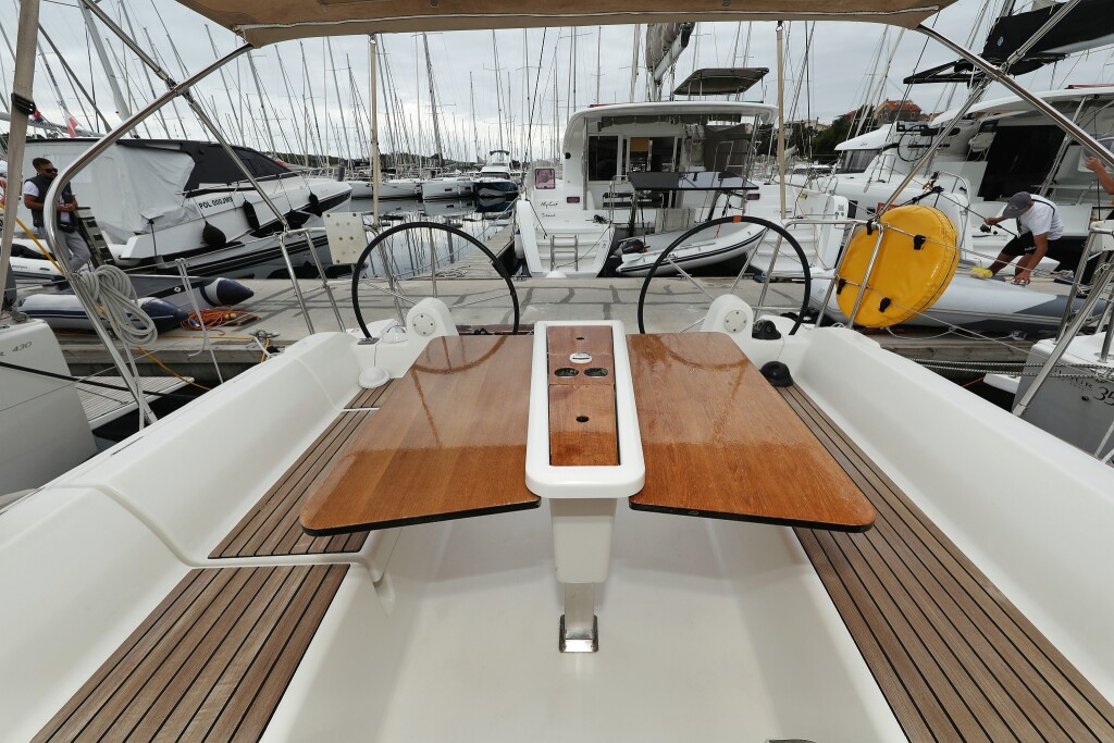 Dufour 350 GL, Feniks