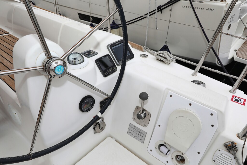 Dufour 350 GL, Feniks