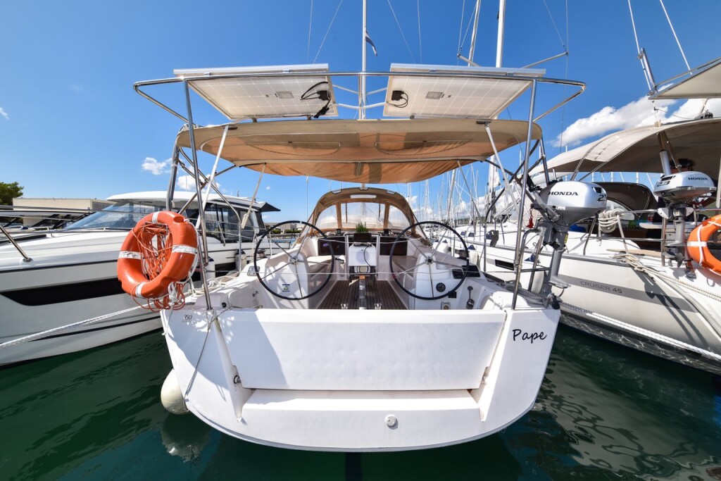 Dufour 350 GL, Pape