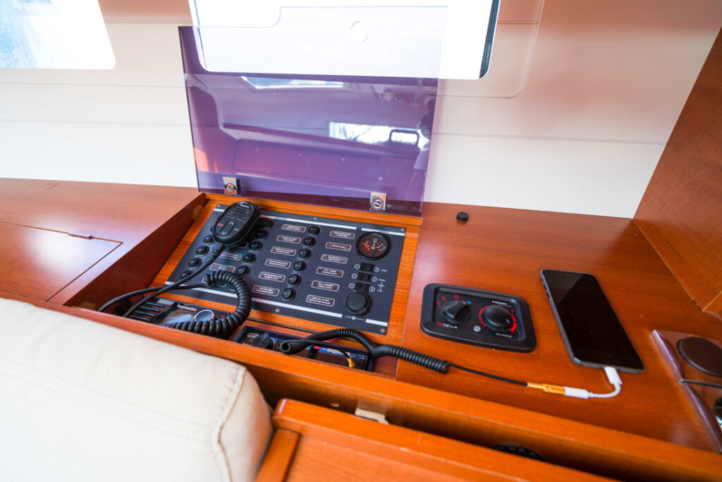 Dufour 382 GL, JustIn