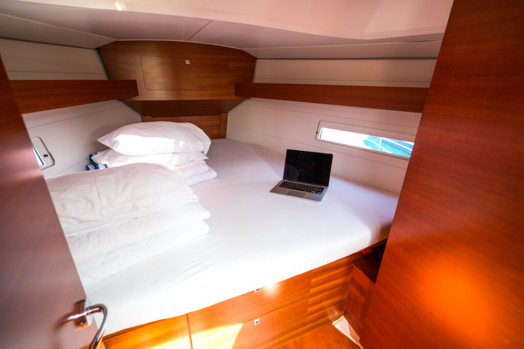 Dufour 382 GL, JustIn