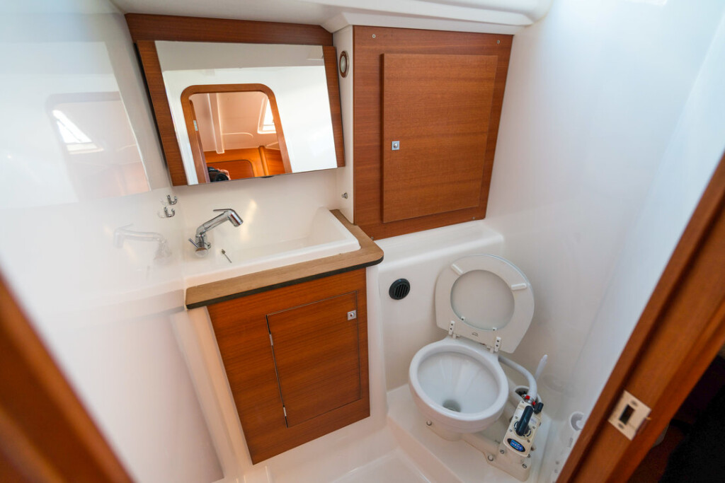 Dufour 382 GL, JustIn