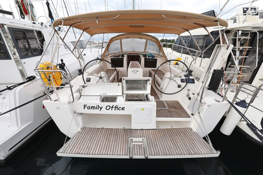 Dufour 412 GL, Family Office