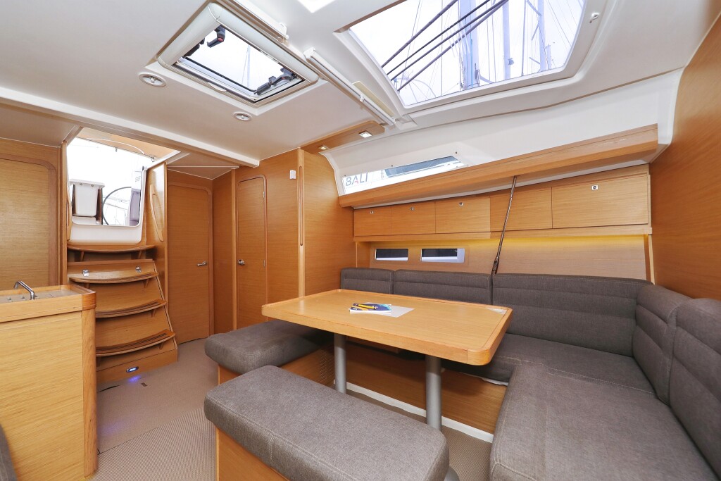 Dufour 412 GL, Family Office