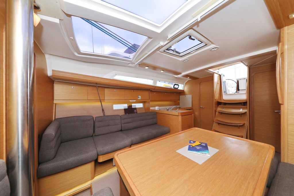 Dufour 412 GL, Family Office