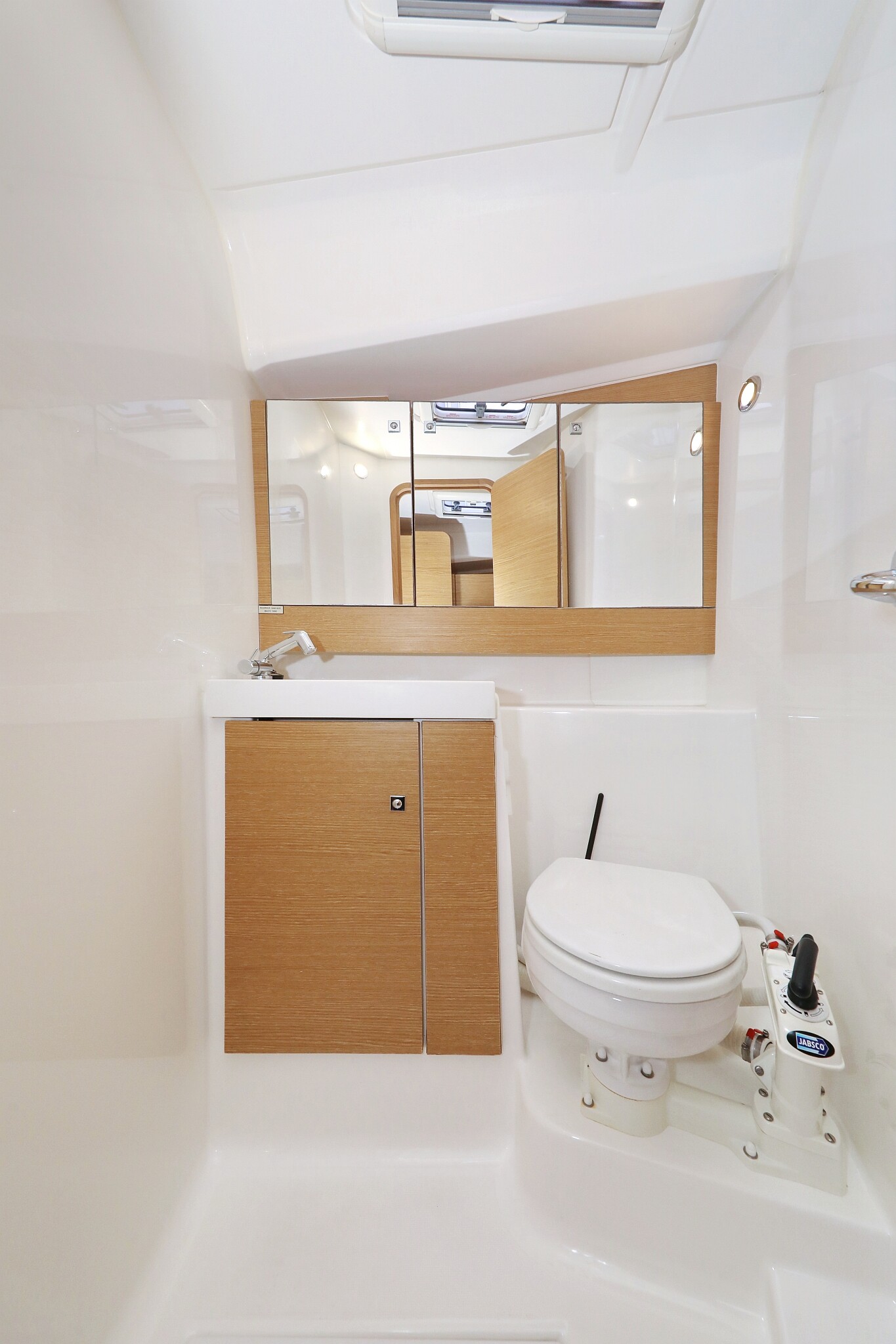 Dufour 412 GL, Family Office