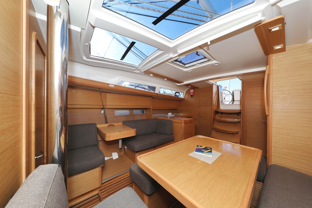 Dufour 412 GL, Adrio