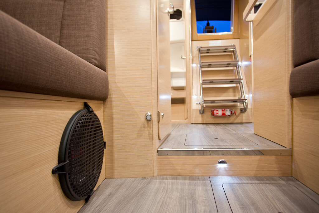 Elan Impression 35, Tesa